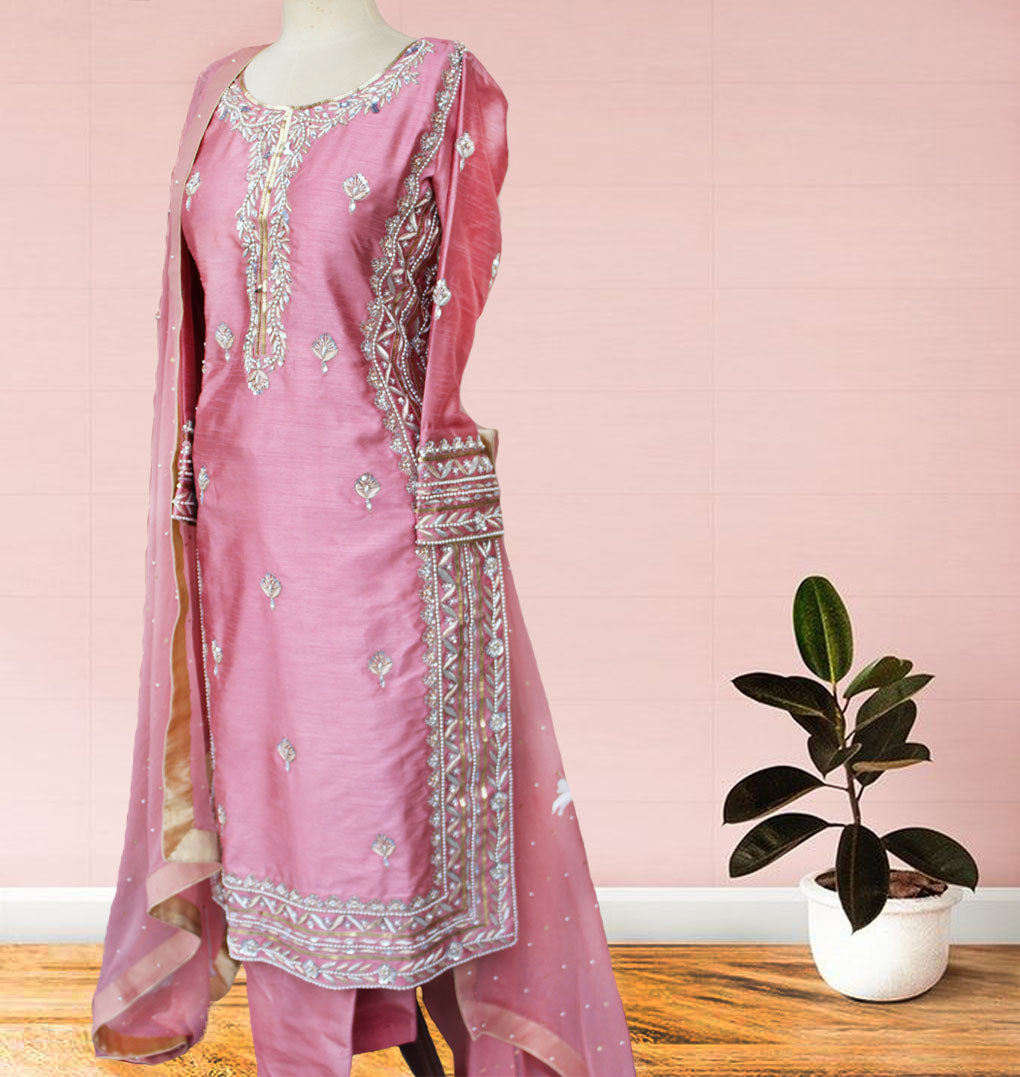 Sana Waqas Fleurs Rouges Khaas – Sana Waqas