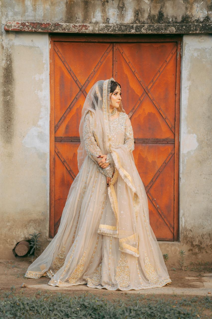 Sana Waqas Fleurs Rouges Sana Waqas