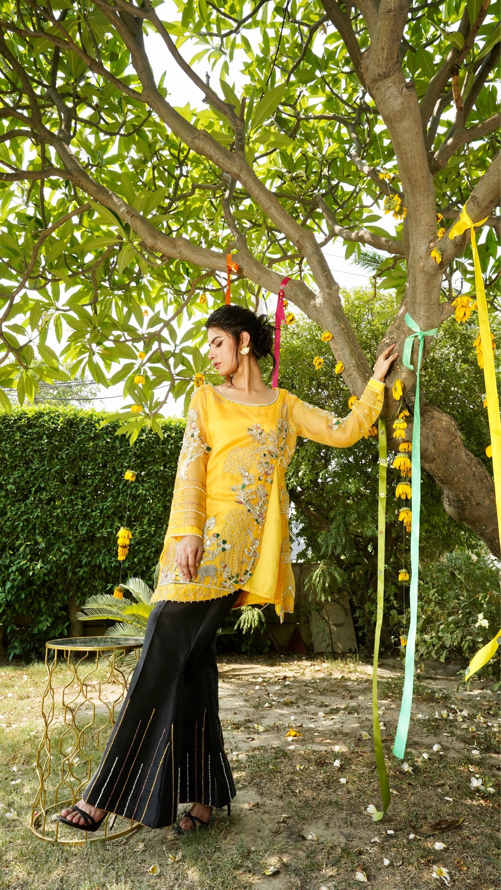 Sana Waqas Fleurs Rouges FLEUR JAUNE – Sana Waqas